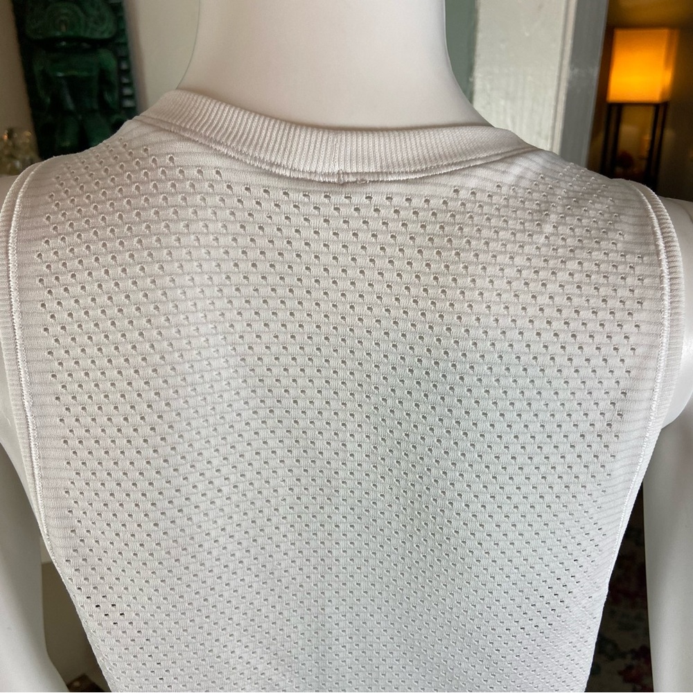 lululemon Breeze By Muscle Tank II White Mesh Athletic Tank XSmall/Small - Picture 11 of 11